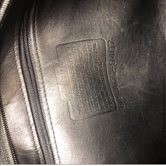 SOLD Vintage Coach Leather Black Shoulder Bag - Picture 5 of 7